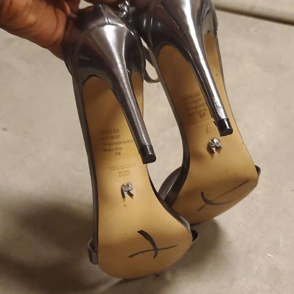 VS Shoes - Picture 4 of 4